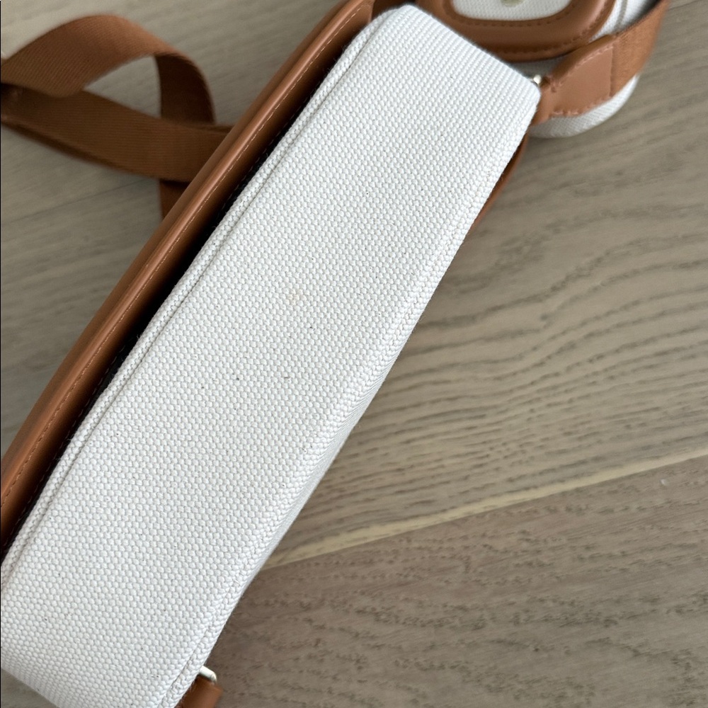 lululemon athletica White and Tan Crossbody Bag with Coin Case - Picture 4 of 12